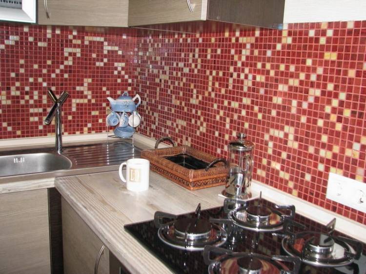 Мозаика на кухне, на кухонном фартуке, столешнице, стенах, полу, плитка, своими руками, дизайн, интерьер