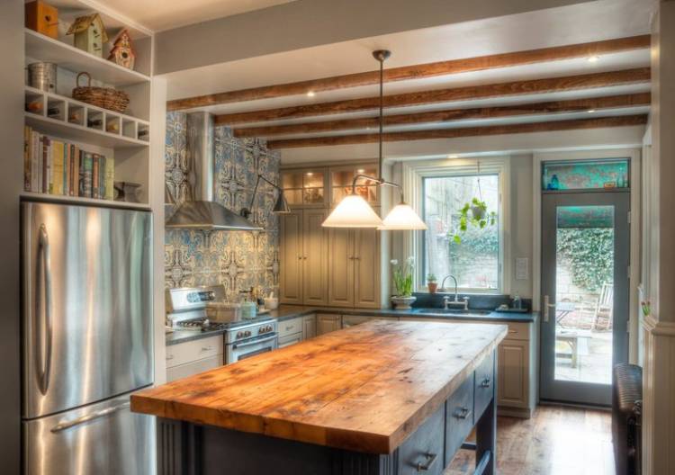 Дизайн фото кухонь с выходом на террасу в частном дом