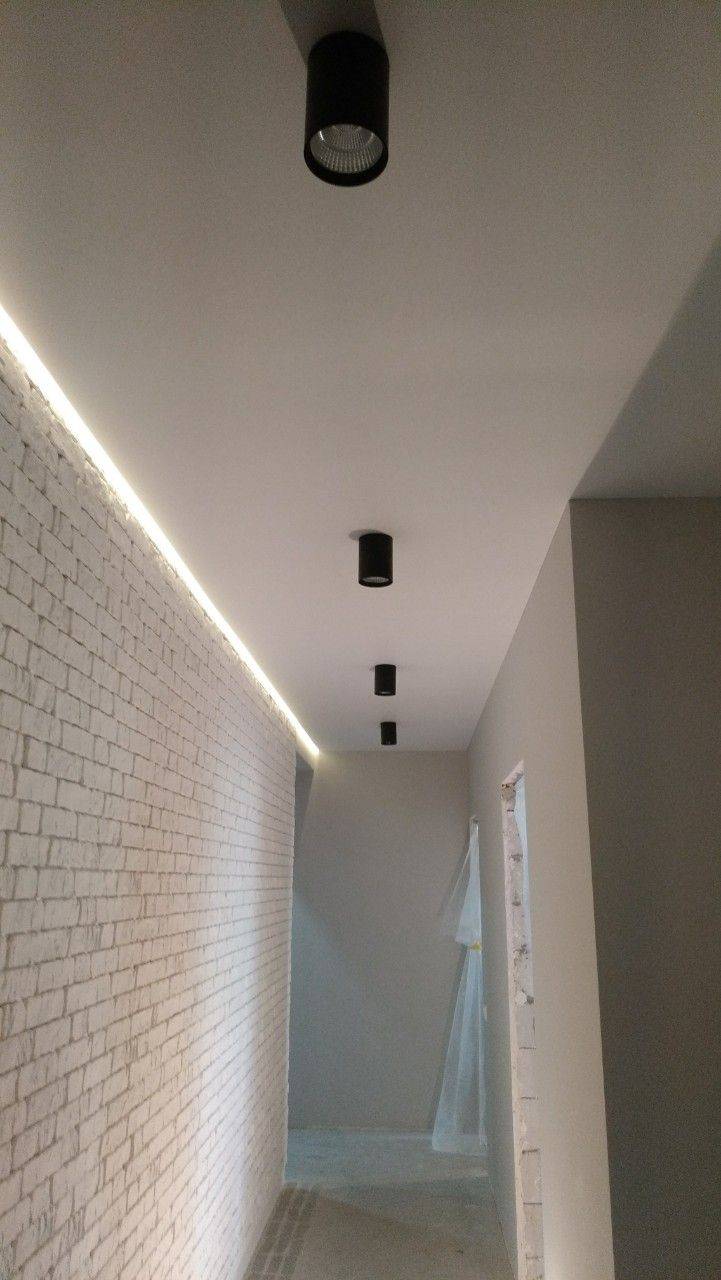 Натяжной потолок кухня коридор: 88 фото в интерьере