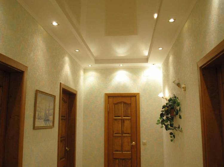 Двухуровневый потолок в коридор