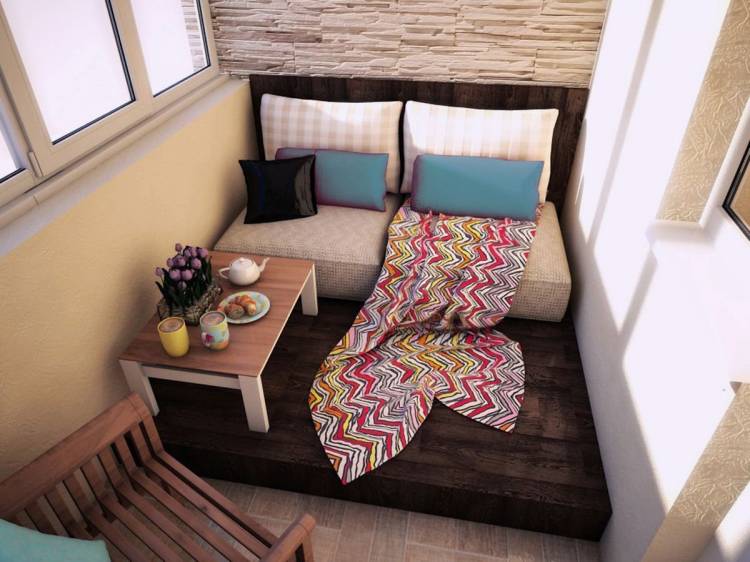 Встроенный диван на балк