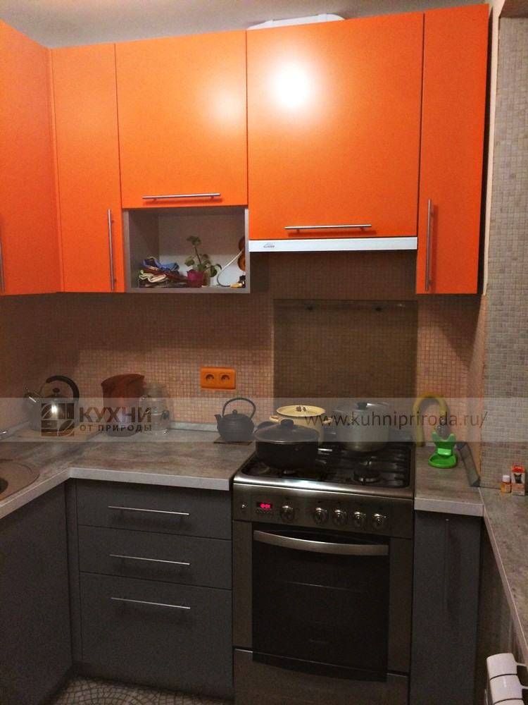 Угловая кухня Альва в оранжевом исполнении
