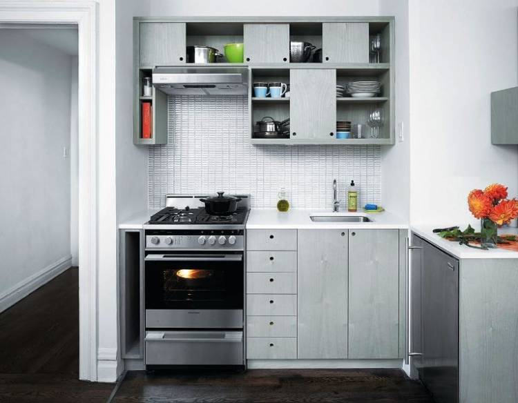 Что представляют собой мини-кухни, основные преимущества и недостатки такой кухонной мебели