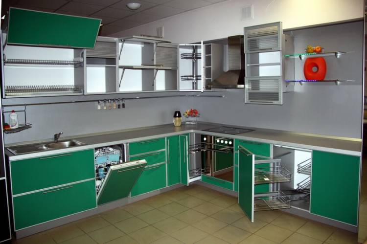 Кухонные фасады в алюминиевой рамк