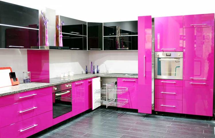 Глянцевая розовая кухня ОВ
