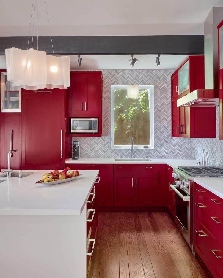Кухня в красном цвет