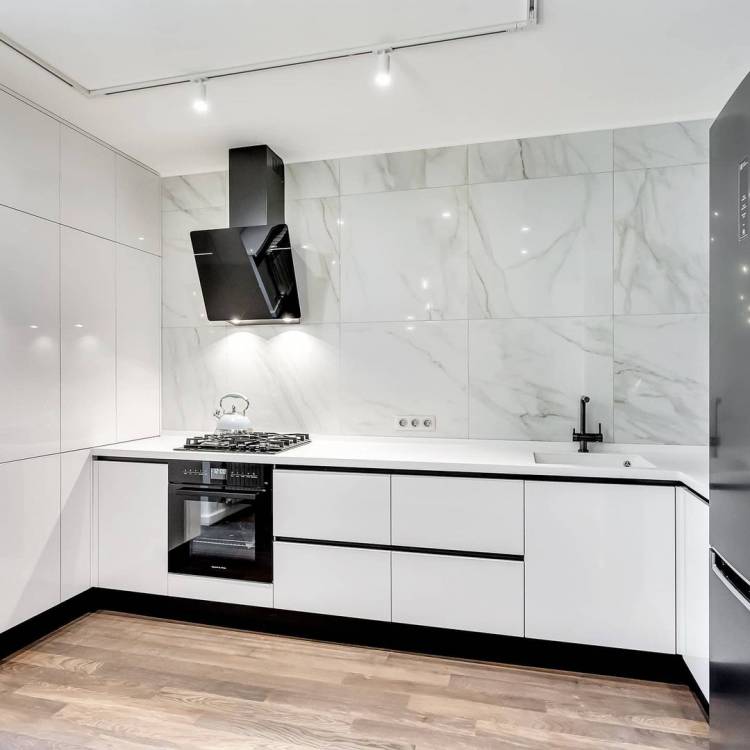 Белая кухня с интегрированными ручками: 101 фото в интерьере