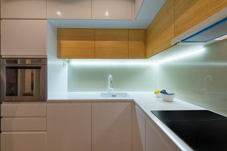 Как сделать подсветку на кухне под шкафчиками для рабочей зоны (инструкция