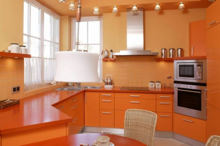 Кухня оранжевого цвет