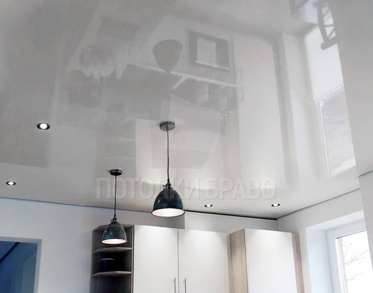Зеркальный глянцевый натяжной потолок в стиле Лофт НП