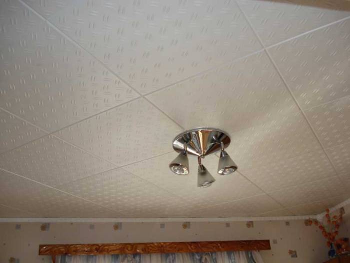 Плитка на потолок на кухню своими руками