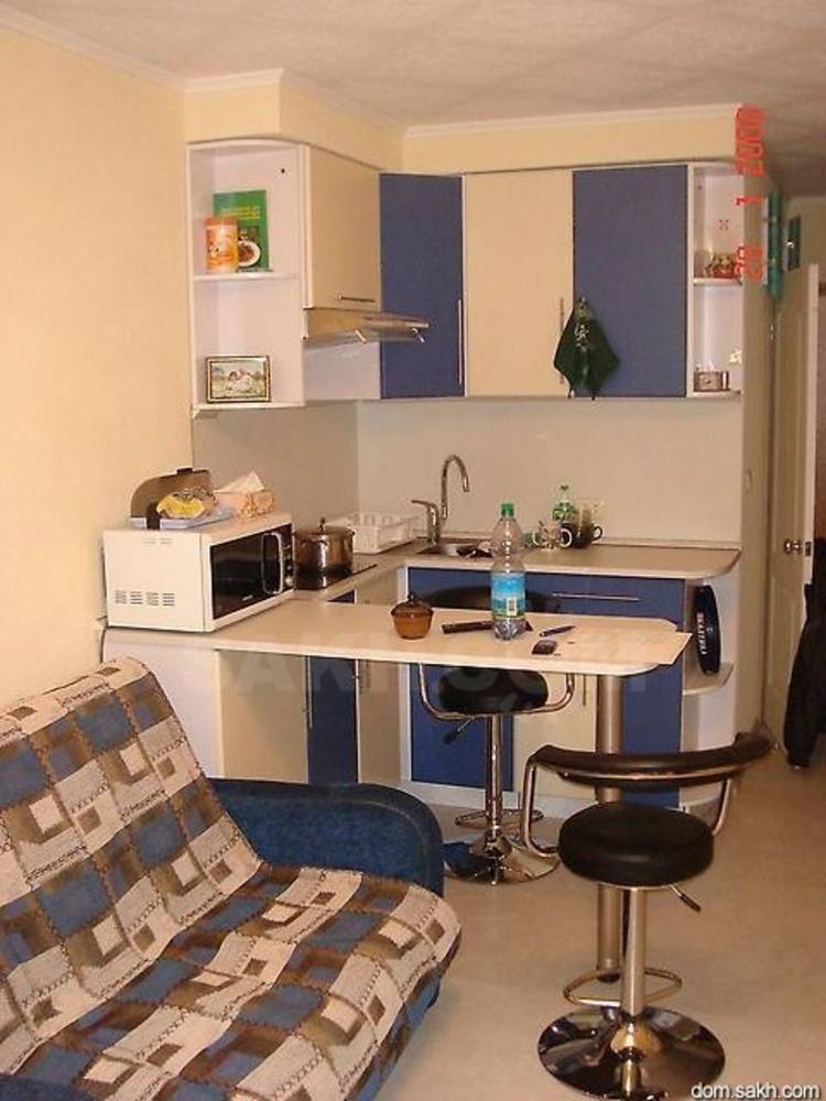Кухонная зона в комнате общежития