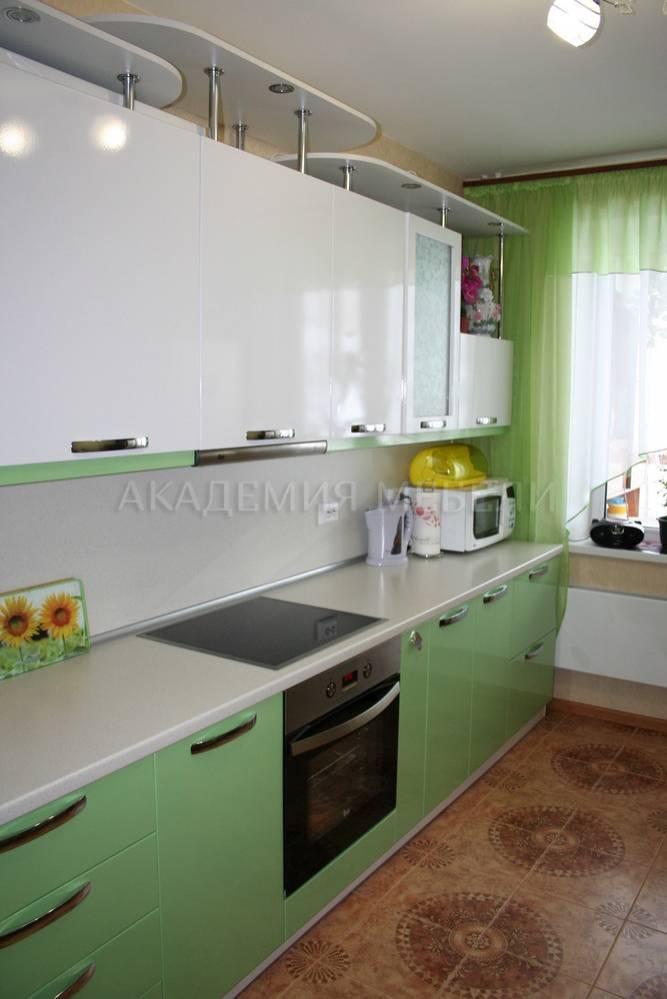 Бело-зеленая кухня в Томске, фото и