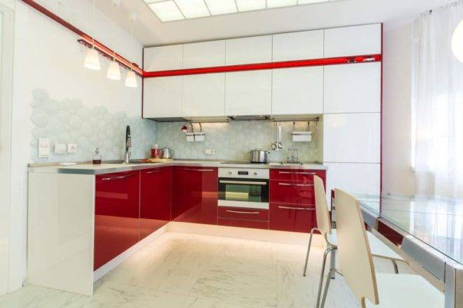 Дизайн кухни в красно-белом цвете (фото)
