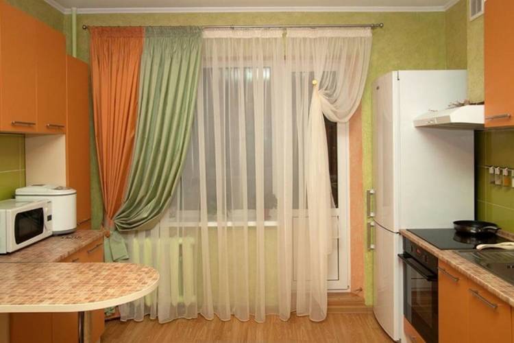 Идеи красивых, длинных моделей занавесок на кухонное окно, их дизайн в современном стиле