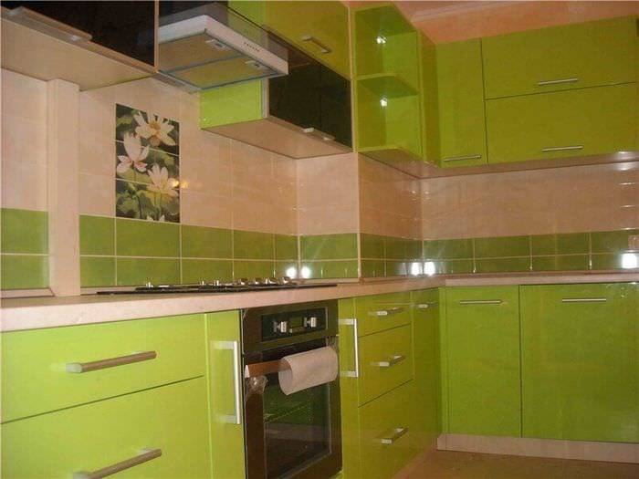 Дизайн вариантов дизайна кухни с вентиляционным коробом при вход