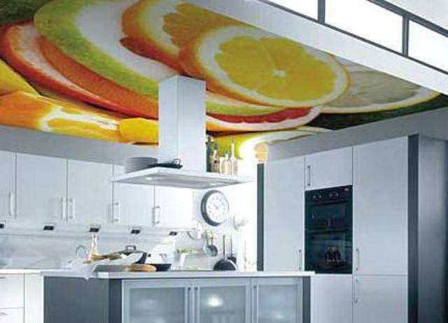 Натяжные потолки для кухни с рисунком
