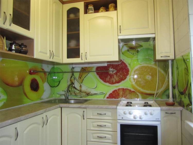 Кухонные фартуки с фотопечастью на стекле в интерьере кухни, фото и видео инструкция по оформлению и установке своими руками