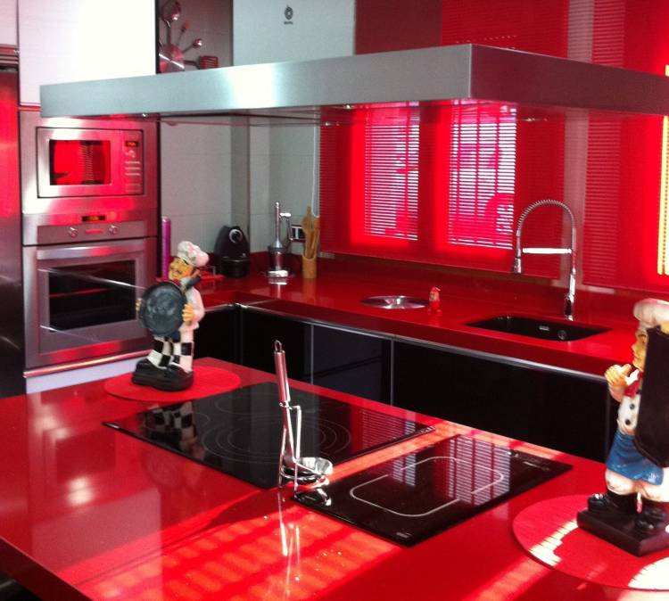 Красно черная кухня
