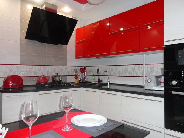 Красно-белая кухня в стиле модер