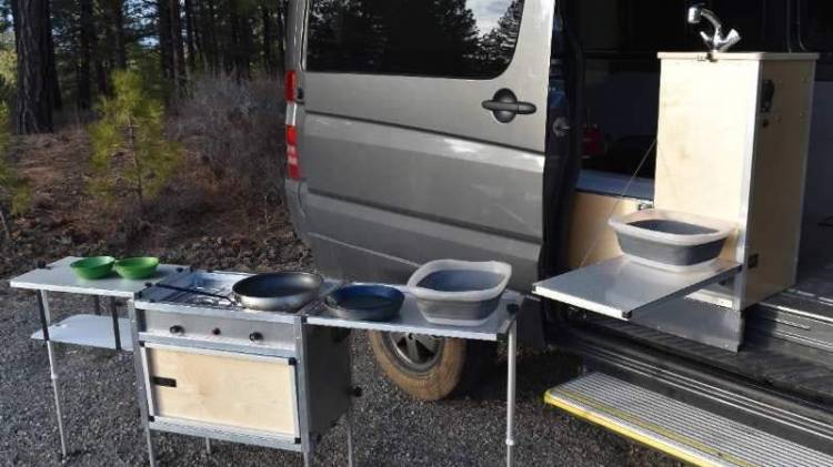 Van Kitchen превращает любой фургон в кемпер