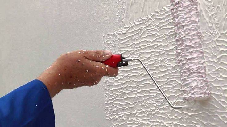Оригинальная декоративная покраска стен в интерьере водоэмульсионной краской