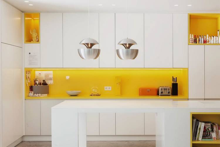 Желтый кухонный фарту