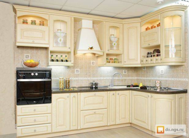 Белая кухня с золотой фурнитурой: 92 фото в интерьере