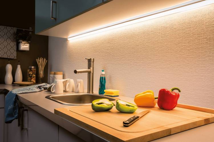 Как сделать подсветку на кухне под шкафчиками для рабочей зоны (инструкция