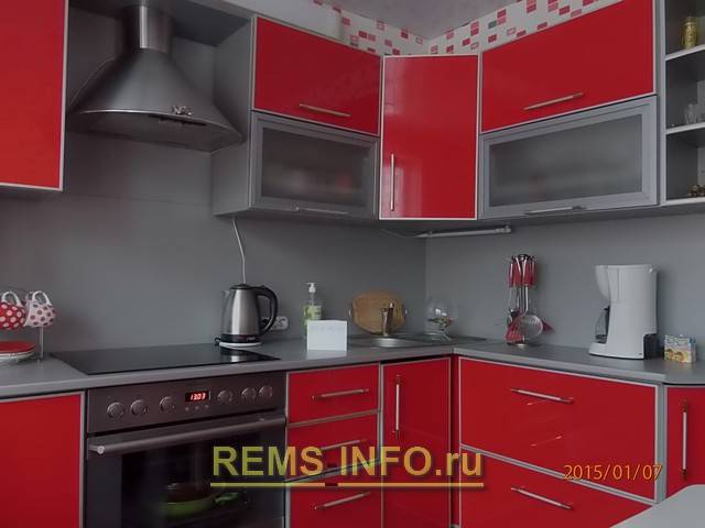 Дизайн кухни в красно сером цвет