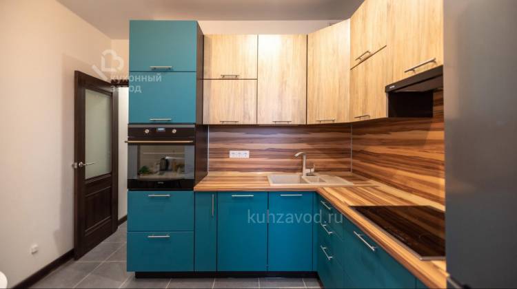 Угловая кухня с холодильником у окна: 87 фото дизайна