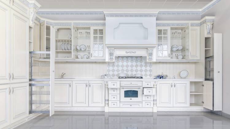 Белая кухня из массив
