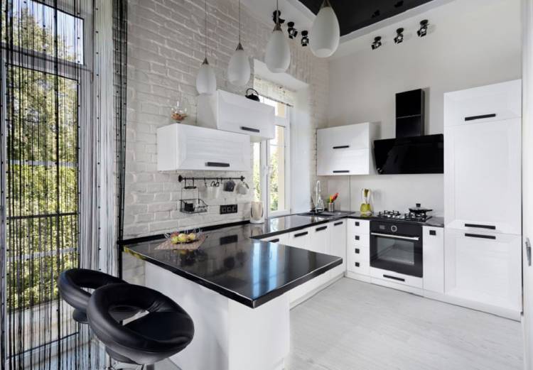 Крутой дизайн интерьера черно-белой кухни