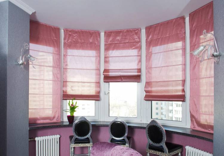 Оформление окон шторами, декорирование и идеи для витражных в интерьере, как украсить тюлем гостиную, варианты занавесок и наклейки на стекл