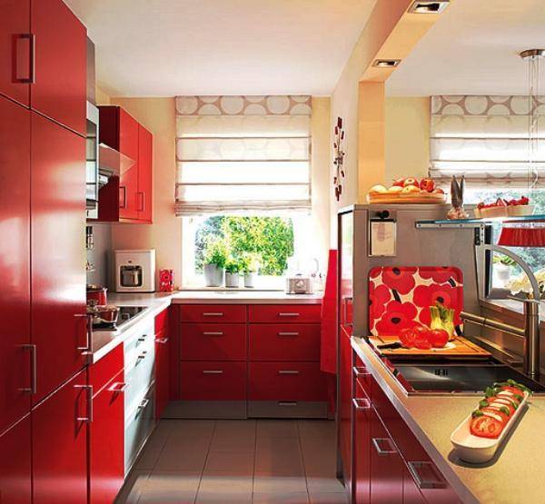 Короткие шторы на кухню в современном стиле