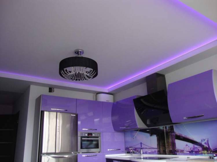 Освещение на кухне с натяжным потолком