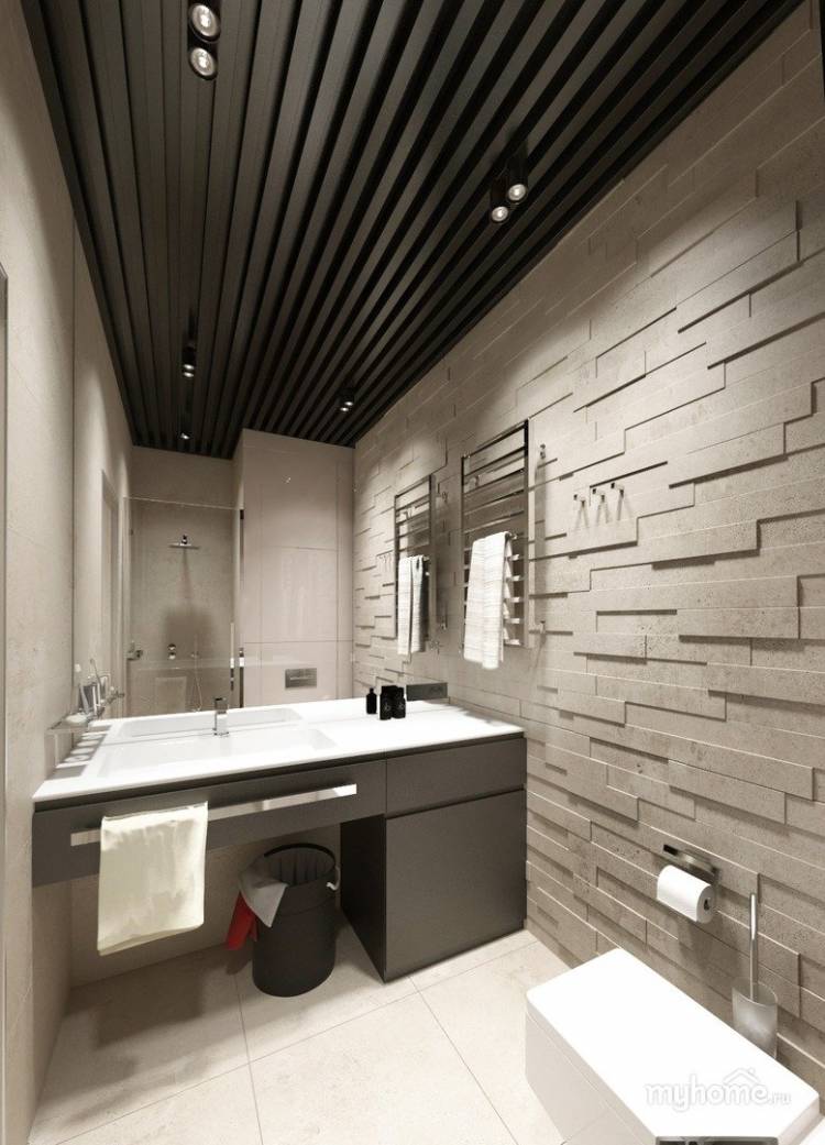 Деревянный реечный потолок в ванной комнат