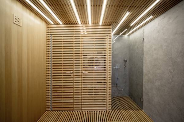 Почему деревянный реечный потолок нежелательно устанавливать в ванной