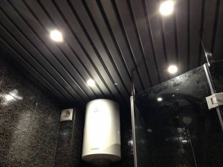 Реечный потолок в ванной комнат