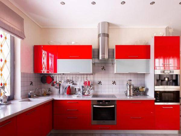 Дизайн интерьера кухни в красном цвет