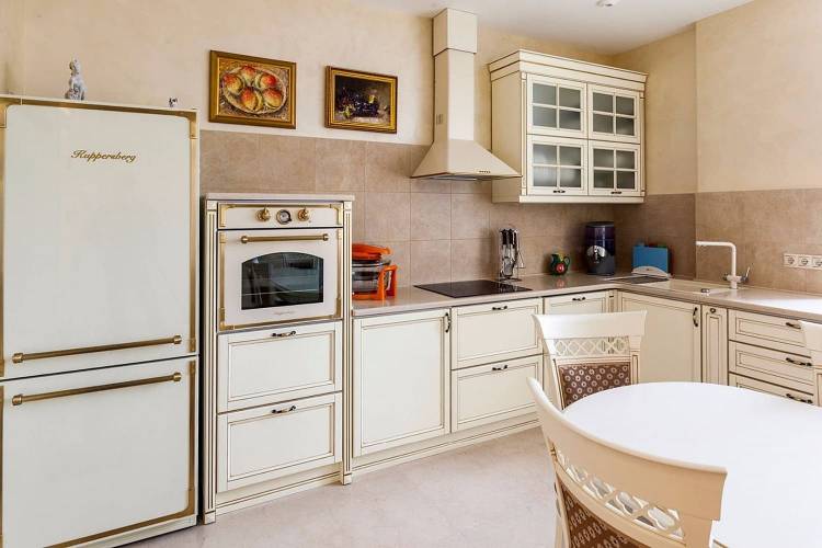 Современная кухня в классическом стиле Кухонный гарнитур, цвет топленое молоко, патина золото из Современная класси