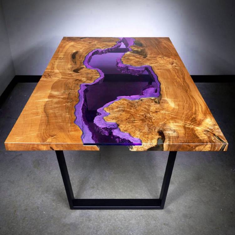 Обеденный стол река из дерева и эпоксидной смолы