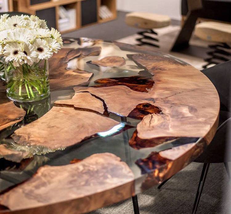 Дизайн невероятных столов из массива дерева и эпоксидной смолы