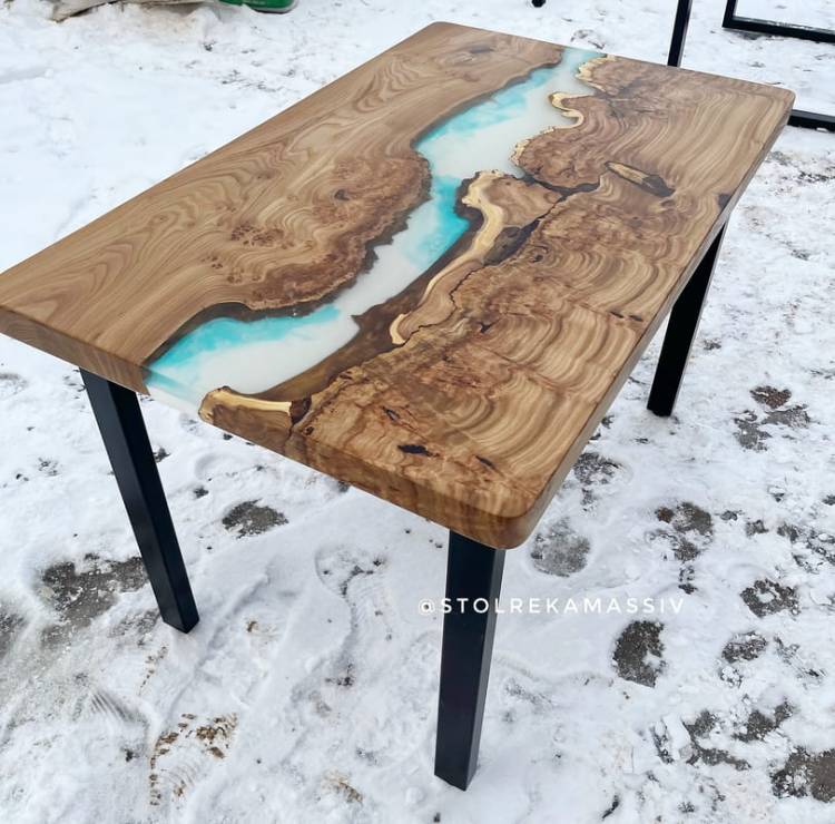стол из дерева и эпоксидной смолы в современном стиле в Москв
