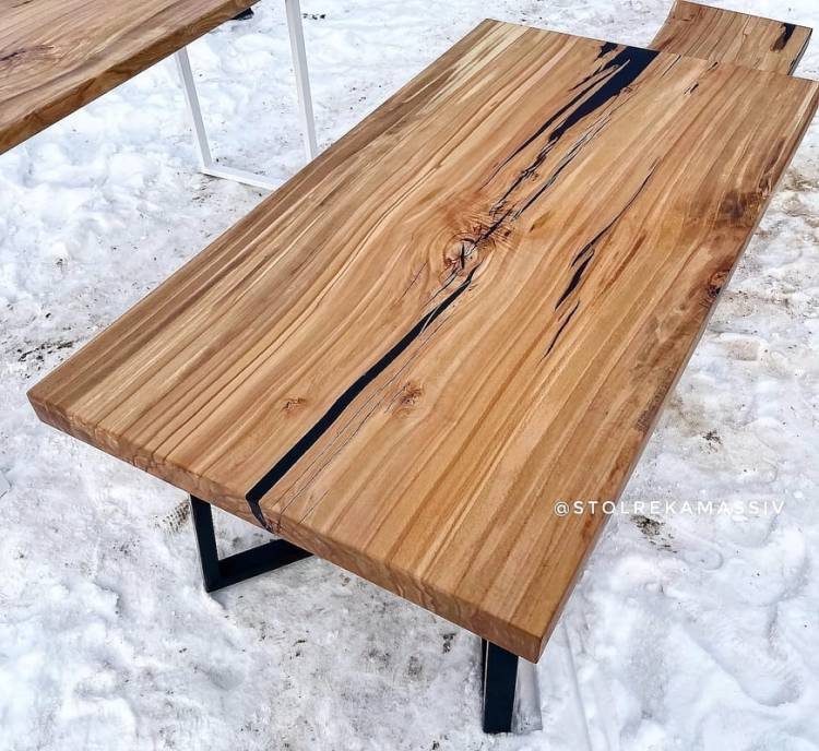 современный стол из массива дерева и эпоксидной смолы в Москв