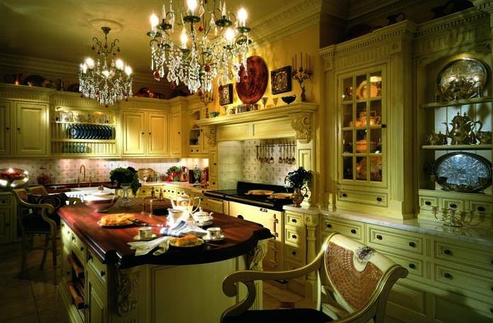 Викторианский стиль в интерьере элитной кухни
