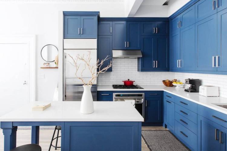 Темно синий кухонный гарнитур