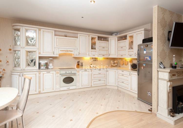 Дизайн кухни в светлых тонах, фото интерьера в белом и бежевых цветах