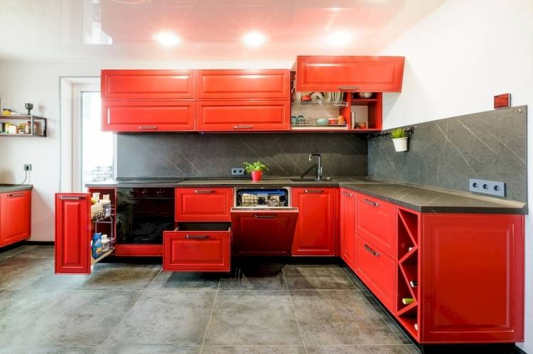 Классическая угловая красная кухня МДФ в эмали Модель