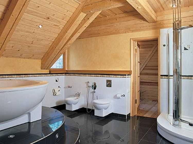 Ванная комната в деревянном дом